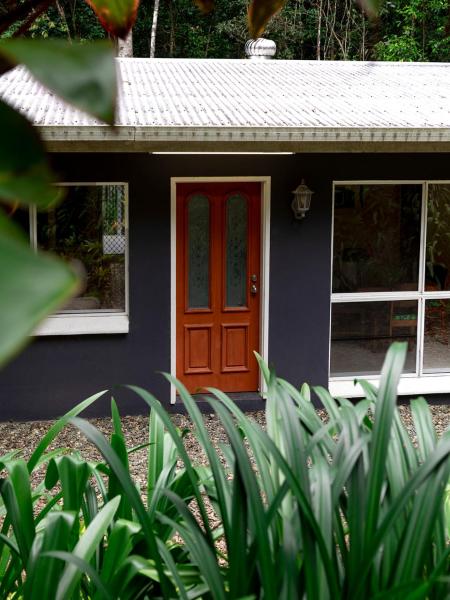 På billedet ses objektet Honeybee House Cottage in the Rainforest beliggende i byen Kuranda.