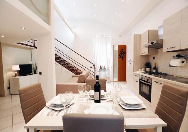 Na foto é possível ver o objeto Maison Mele Luxury Apartment localizado na cidade de Naples.
