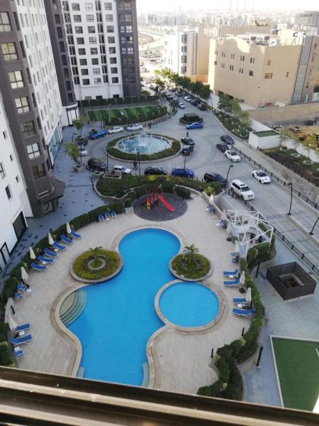 Nella foto è visibile l'oggetto دوبلكس نيو بورتو كايرو القاهرة الجديدة park malls تكييف مركزي فرش مميز فندقي التجمع الخامس امام الجامعة الامريكية situato nella città di Il Cairo.