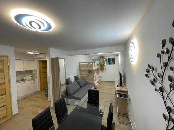 照片显示了位于Balatonföldvár市的Fesztivál Balaton parti Apartman物件。