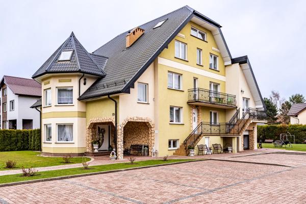 Auf dem Foto ist das Objekt Pokoje Gościnne Katarzyna Kur in der Stadt Dębki zu sehen.