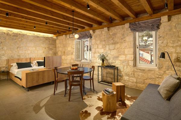A la foto es mostra l'objecte History Hvar 1529 situat a la ciutat de Hvar.