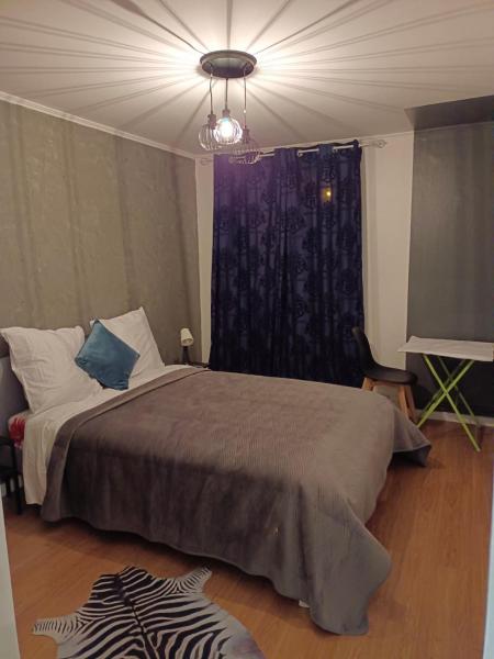 A la foto es mostra l'objecte Chambre Moon Ray proche Paris situat a la ciutat de Stains.