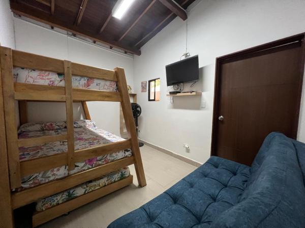 APARTAMENTO AMOBLADO SECTOR LAURELES-ESTADIO hasta 6 personas - Praga, Medellín