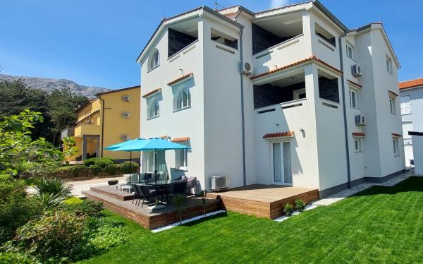 På billedet ses objektet Apartments Matea beliggende i byen Baška.