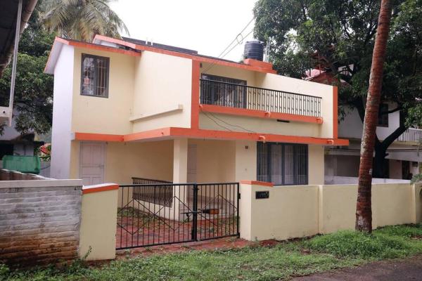 På billedet ses objektet Toms Villa along National highway Thrissur at Nadathara beliggende i byen Thrissur.