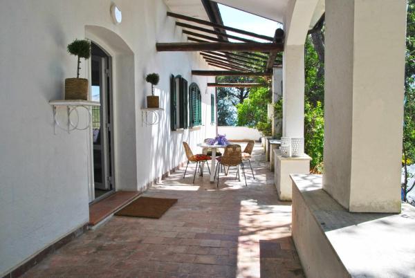A la foto es mostra l'objecte VILLA IL CORBEZZOLO tra natura e mare situat a la ciutat de Sperlonga.