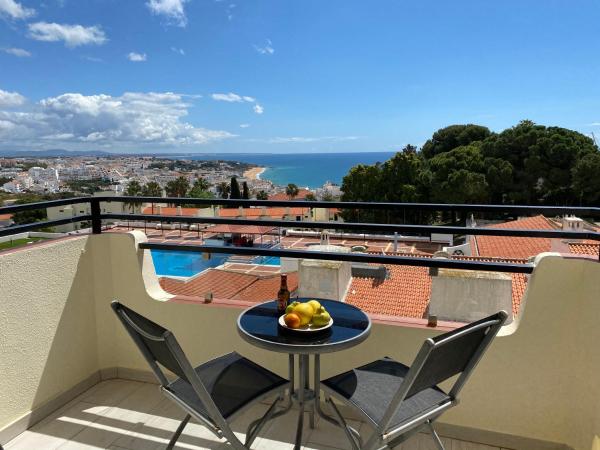 Apartamento com piscinas e ténis - 7 mins da praia, Albufeira