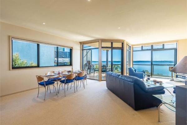Billede 5: High View, 23 Wollomi Ave - perfect coastal getaway, with stunning water views and Wifi