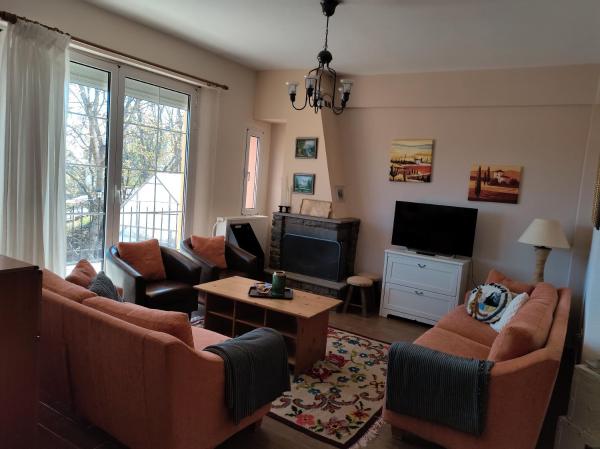 照片显示了位于Vovousa市的Estel 2bedroom villa with fireplace物件。