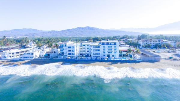 A la foto es mostra l'objecte Hotel Caracoles situat a la ciutat de Manzanillo.