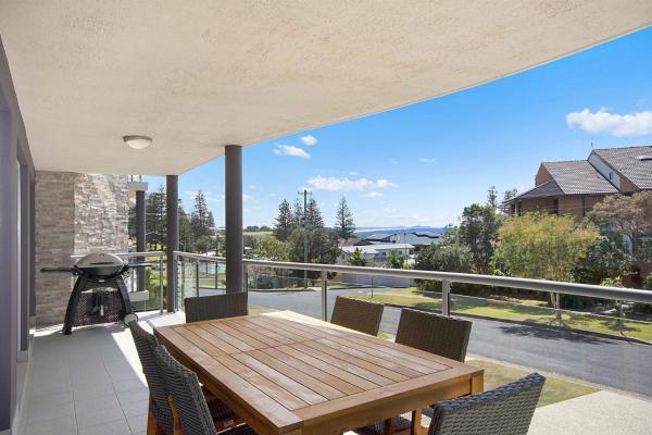 Foto 7: Yamba 58 - Modern Coastal Living Near Main Beach with Ocean Views - Holiday Yamba