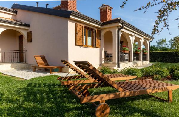 Na zdjęciu widoczny jest obiekt COUNTRY HOUSE NINA położony w mieście Nova Vas.