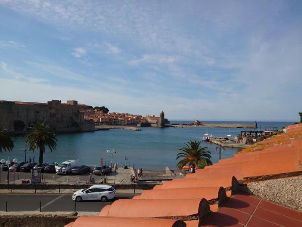 Na zdjęciu widoczny jest obiekt 6COMA6 Appartement avec terrasse vue mer położony w mieście Collioure.