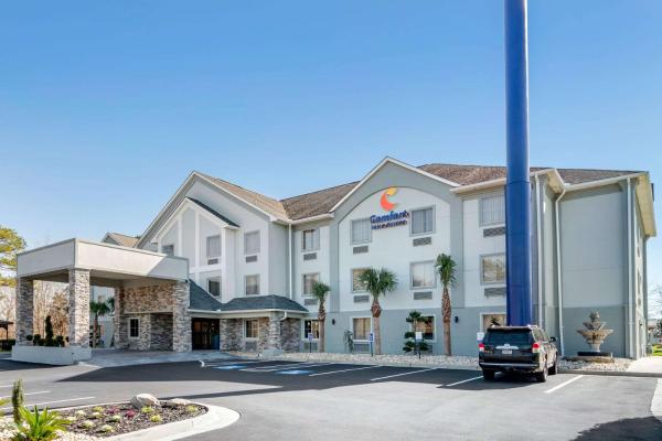 Na fotografii je vidět objekt Comfort Inn & Suites Macon North I-75 nacházející se ve městě Gray.