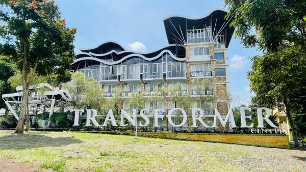 Na fotografii je vidět objekt Transformer Center Hotel nacházející se ve městě Batu.