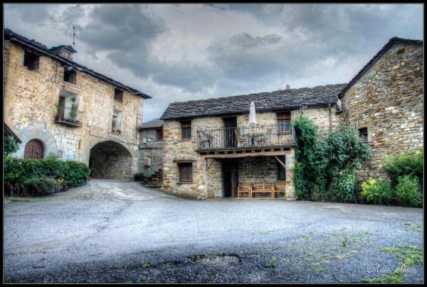 The photo shows the La Borda de Mery. located in the city of Rañín.