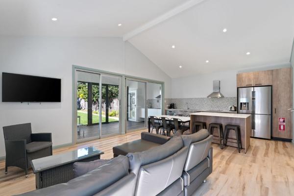 Shelly Beach Holiday Home - Toowoon Bay