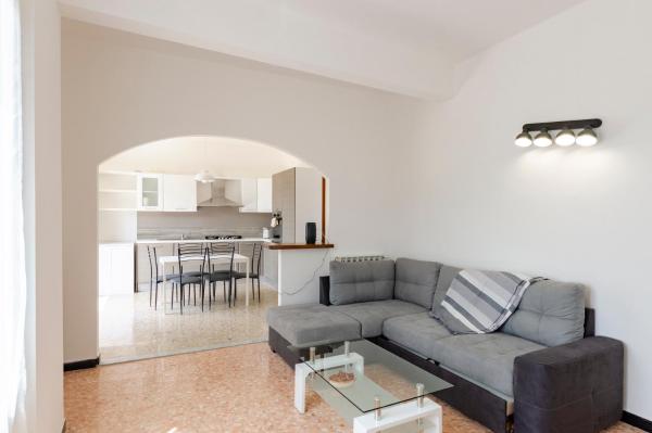 A la foto es mostra l'objecte JOIVY Family Flat with 3 Balconies, 10 Min to Beach situat a la ciutat de Moneglia.