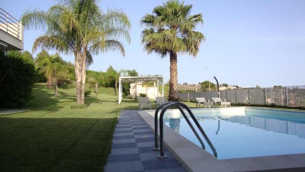 A la foto es mostra l'objecte appartamento in villa con piscina situat a la ciutat de Noto.