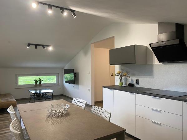 Na zdjęciu widoczny jest obiekt Apartma Fojana położony w mieście Dobrovo.