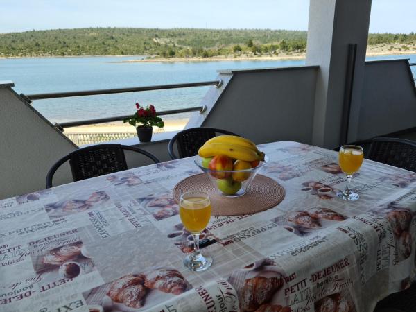 På bildet vises objektet Apartmani Rudi som ligger i byen Anić.