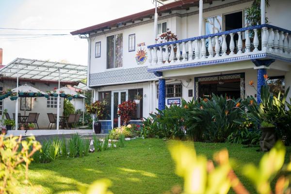 The photo shows the Hotel Ave del Paraíso located in the city of San Pedro.