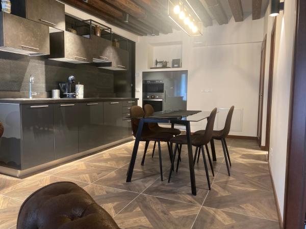 A la foto es mostra l'objecte ANTIQUE Historical apartment situat a la ciutat de Venècia.