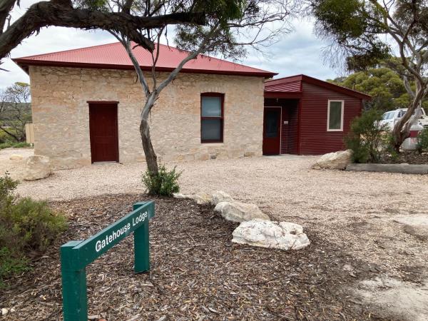 På billedet ses objektet Gatehouse Lodge - Dhilba Guuranda-Innes National Park beliggende i byen Inneston.