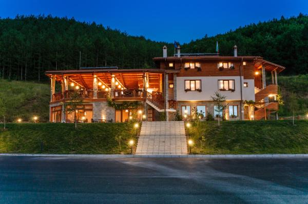 写真にはSimitli市にあるAlpine Garden Hotel (Trayanovi Dvori)が写っています。