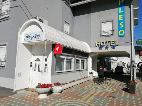 På billedet ses objektet Hotel Garny Pleso beliggende i byen Mičevec.