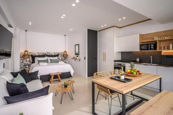 Auf dem Foto ist das Objekt Talise I Modern & Luxury Suite just 2 minutes from the beach in der Stadt Stalida zu sehen.