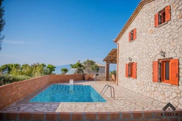 A la foto es mostra l'objecte Villa Maria-Eleni situat a la ciutat de Volimes.
