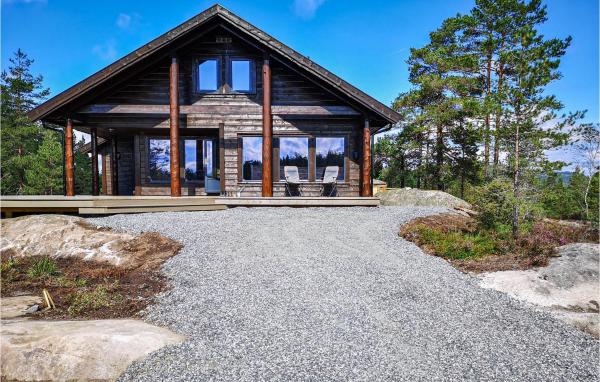 Na zdjęciu widoczny jest obiekt Stunning Home In Vatnestrøm With Sauna położony w mieście Svaland.