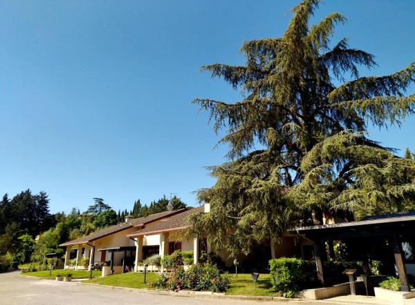 På billedet ses objektet Montebello Park Hotel beliggende i byen Montebello.