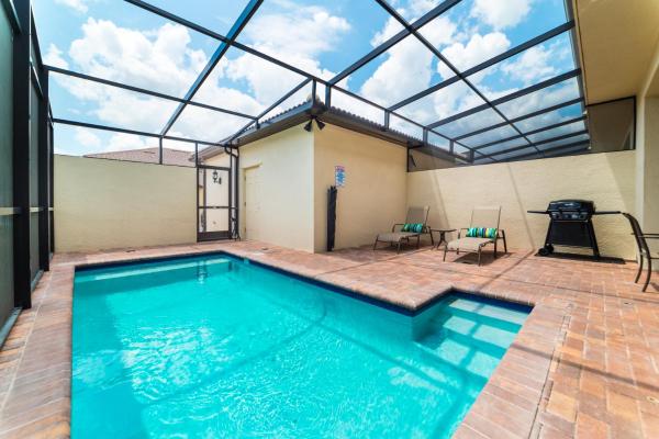 Beautiful townhome with splash pool and game room, Kissimmee