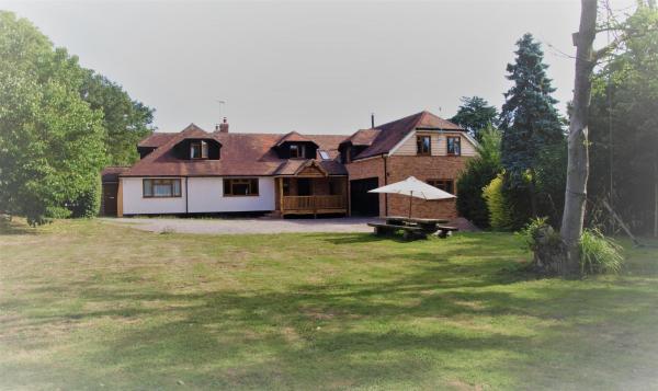 Στη φωτογραφία φαίνεται το αντικείμενο Mulberry Cottage near Goodwood που βρίσκεται στην πόλη Boxgrove.