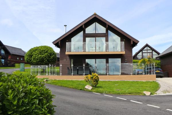On-site Watersports Luxury Lodge - Cornouailles