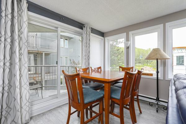 Foto 3: Condo at Blue Mountain on Ski Run Close to Village