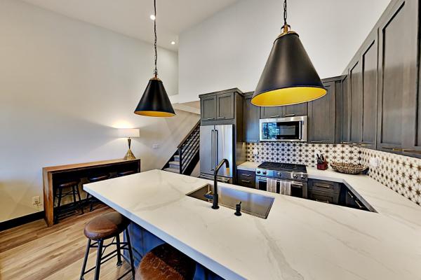 Foto 2: Ski-In, Ski-Out Designer Condo