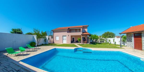 写真にはモスタル市にあるHoliday Home La Casa della Notteが写っています。