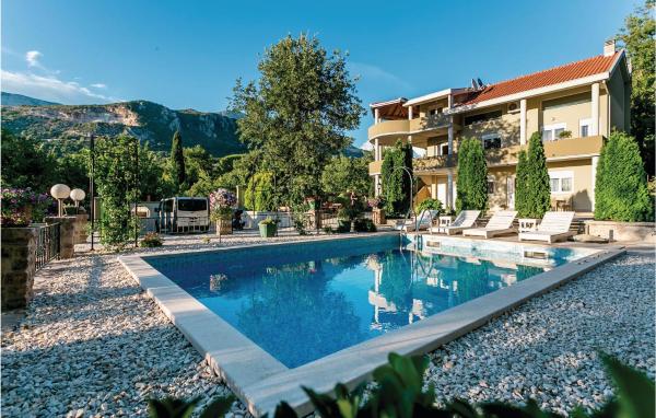 Na fotografii je vidět objekt Pet Friendly Apartment In Herceg Novi nacházející se ve městě Kvekići.