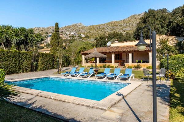 写真にはポリェンサ市にあるCharming 3 bedroomn villa with pool in Pollensa by Renthousingが写っています。