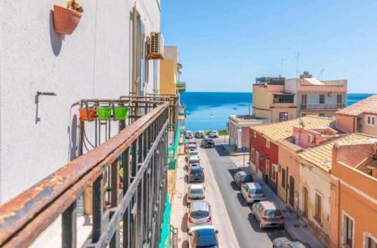 A la foto es mostra l'objecte CASA ALABO situat a la ciutat de Augusta.