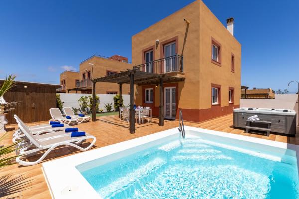 A la foto es mostra l'objecte Villa Leonor - Mirador de las Dunas situat a la ciutat de Corralejo.