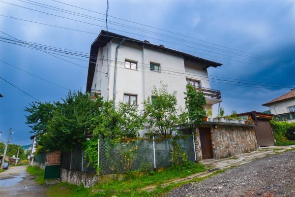 A la foto es mostra l'objecte Topuzovi Guest House situat a la ciutat de Dobrinishte.