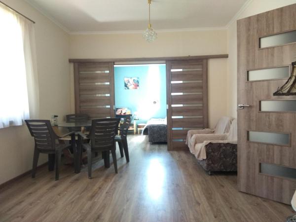 Na zdjęciu widoczny jest obiekt Sunny Aura apartment położony w mieście Avan.