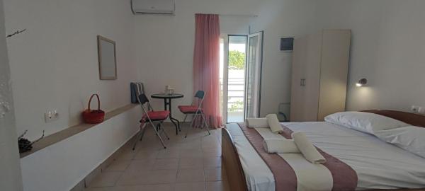 Nella foto è visibile l'oggetto Platia Studios situato nella città di Matala.