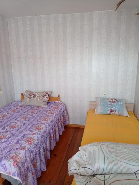 Na fotografii je vidět objekt Tirgus iela 2 nacházející se ve městě Krāslava.