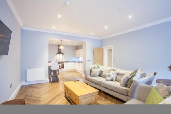 Stylish 2 Bedroom Apartment In Park Circus, West End, Glasgow